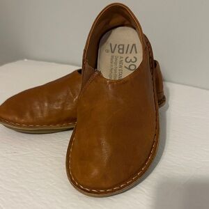 VIBAe Women's Tan Leather Shoes 8 39